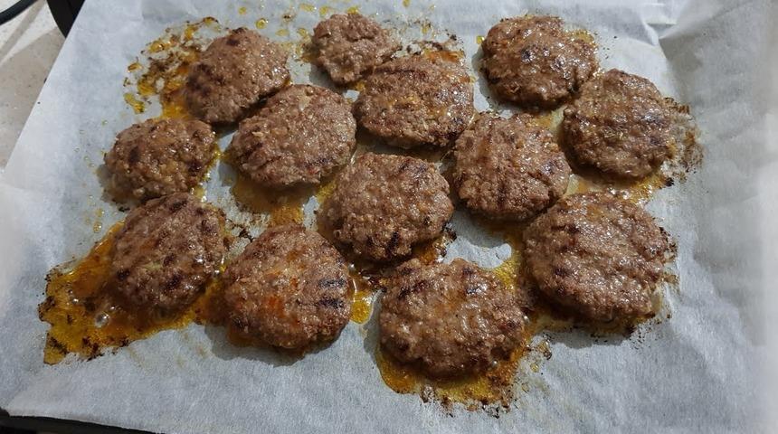 Sokak lezzetlerimizin şahı 'tükrük köfte' nasıl yapılır?