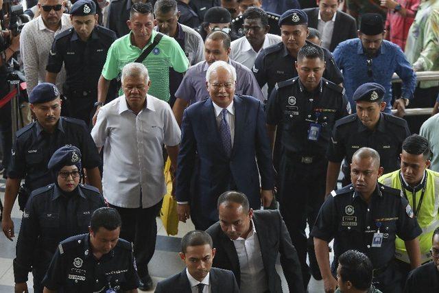 Eski Malezya Başbakanı Rezak’ın duruşması bugün başlıyor