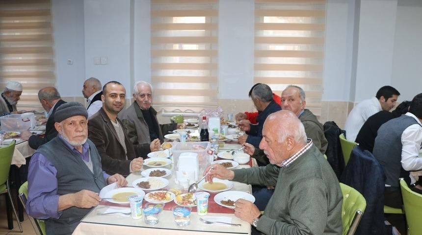 Avukatlar Huzurevi sakinleri ile bir araya geldi