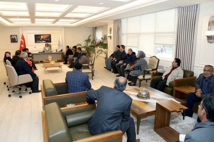 Fatma Şahin randevusuz görüşme uygulaması ile tebrikleri kabul ediyor G2