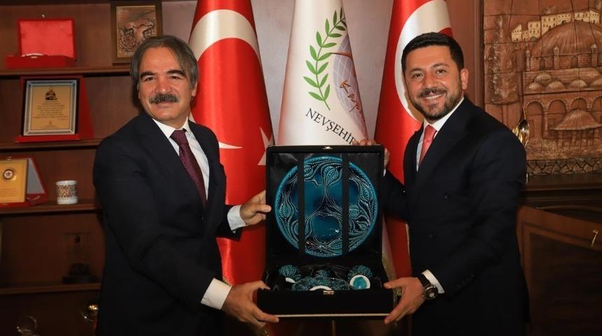 NEV&Uuml; Rekt&ouml;r&uuml; Prof. Dr. Mazhar Bağlı&rsquo;dan Nevşehir Belediye Başkanı Rasim Arı&rsquo;ya ziyaret