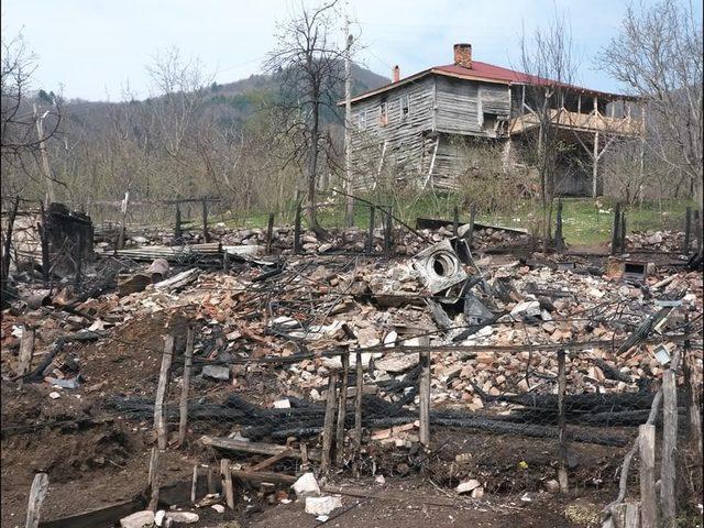 Kızılay, Cide’de yangınzedeleri yardımda bulundu