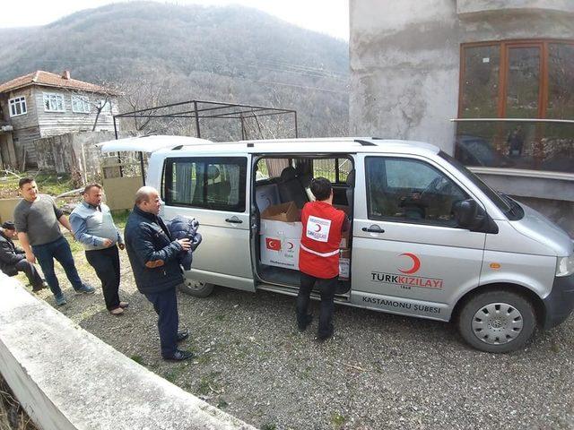 Kızılay, Cide’de yangınzedeleri yardımda bulundu