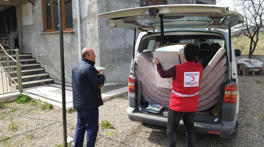 Kızılay, Cide&rsquo;de yangınzedeleri yardımda bulundu