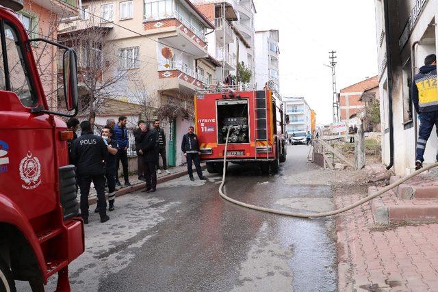 Konut yangınındaki esrarengiz kişinin 10 ayrı suçtan arandığı anlaşıldı