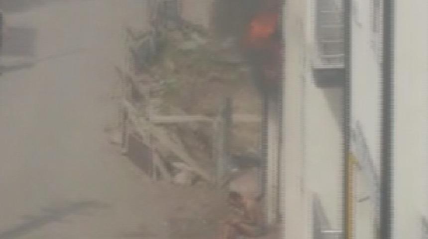 Konut yangınındaki esrarengiz kişinin 10 ayrı su&ccedil;tan arandığı anlaşıldı