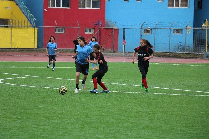 Ağrı’da Yıldız Kız- Erkek Futbol Grup Müsabakaları başladı G1