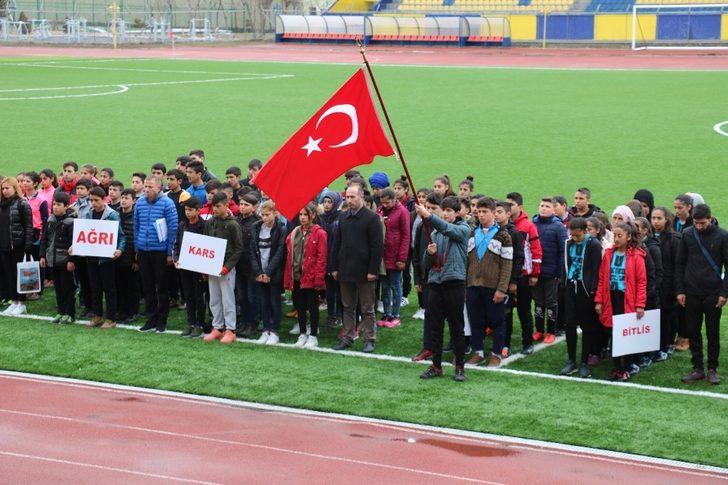 Ağrı’da Yıldız Kız- Erkek Futbol Grup Müsabakaları başladı G3