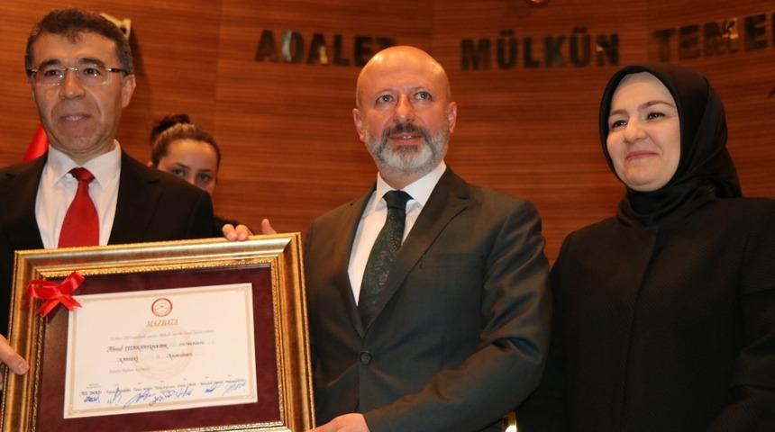 &Ccedil;olakbayrakdar mazbatasını aldı