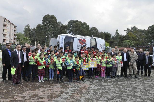 Jandarmadan öğrencilere simülasyonlu trafik eğitimi