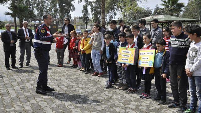 Jandarmadan öğrencilere simülasyonlu trafik eğitimi