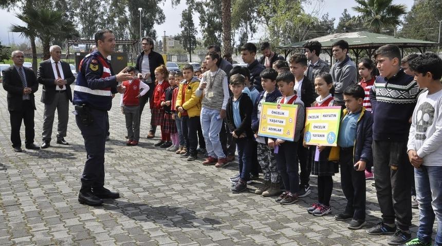 Jandarmadan &ouml;ğrencilere sim&uuml;lasyonlu trafik eğitimi