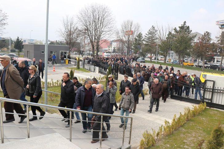 Bolu Belediye Başkanı Özcan, mazbatasını 500 kişiyle birlikte aldı G5