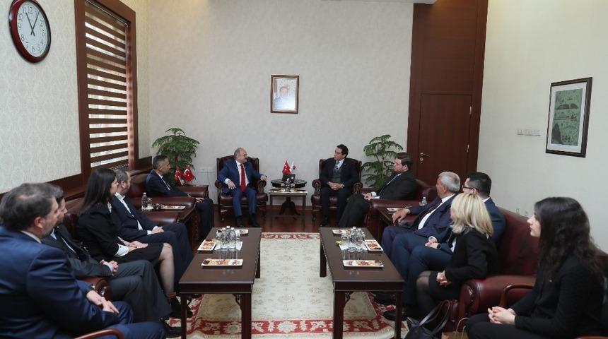 Vali &Ccedil;akacak, Kızılay&rsquo;ın yeni y&ouml;neticilerini kabul etti