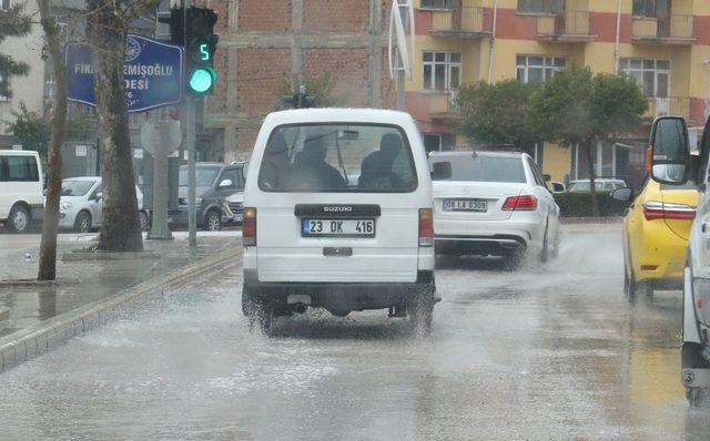 Elazığ’da sağanak etkili oldu