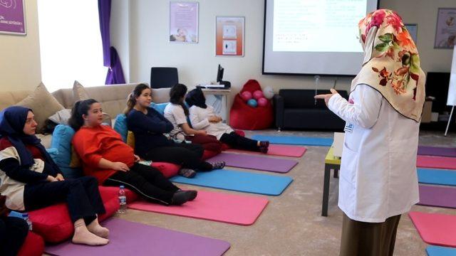 Kayseri Şehir Hastanesi Gebe Okulu Anne Adaylarına Anneliği Öğretiyor