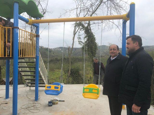 Muhtarın söktüğü park yeniden yapıldı