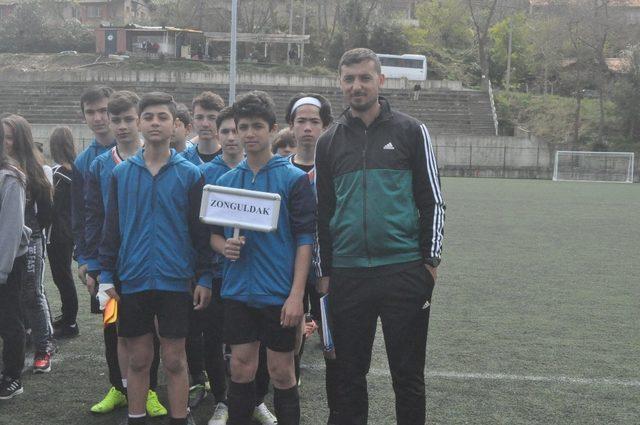 Yıldız futbol grup müsabakaları başladı