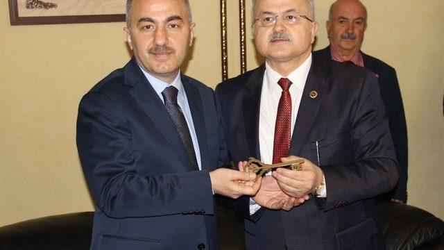 Rize’de bayrak değişimi