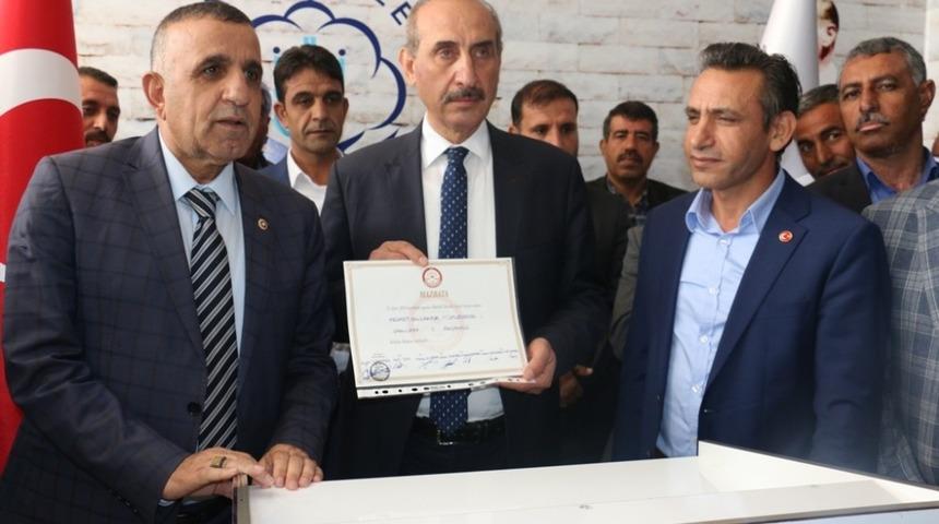 Ak&ccedil;akale Belediye Başkanı Mehmet Yal&ccedil;ınkaya mazbatasını aldı