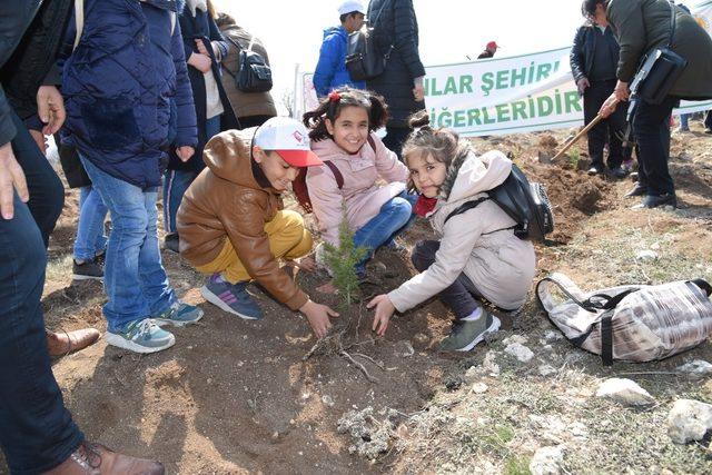 Çocuk evleri ve yurtlarda kalan çocukların katılımı ile fidan dikildi