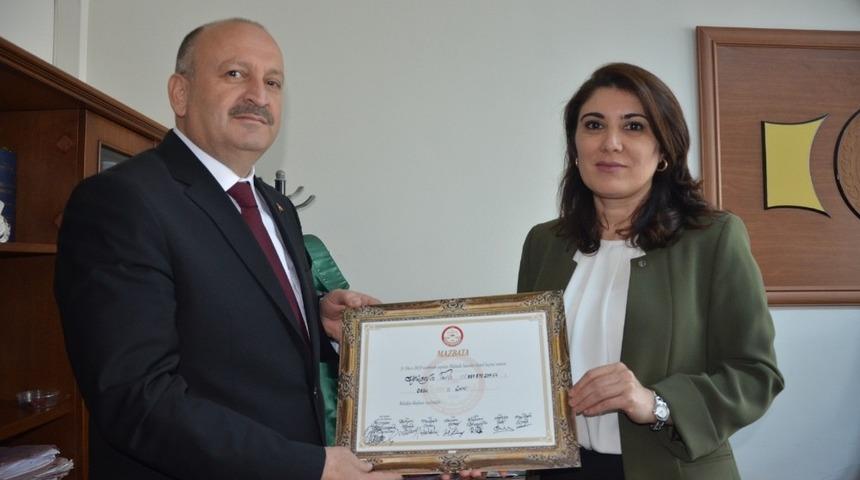 Başkan Tavlı mazbatasını aldı