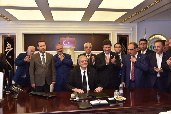 Bozüyük Belediye Başkanı mazbatasını alarak göreve başladı G1