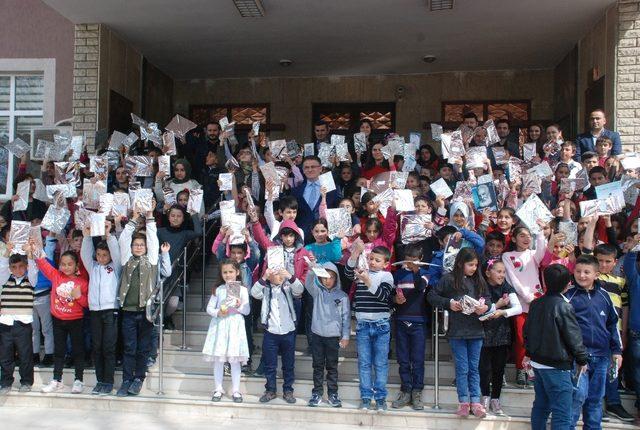 Vali Balcı, çocukları makamında ağırladı