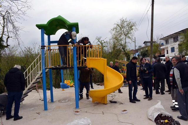 Eski muhtarın yıktığı çocuk parkı, şarkıcı Cenk Eren'in desteğiyle yapılacak (2)