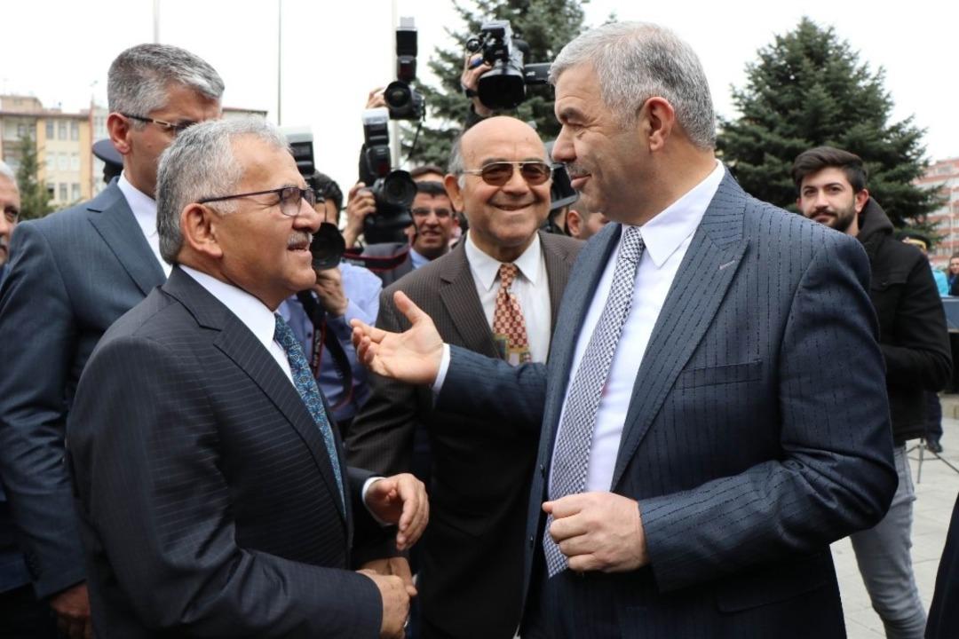 B&uuml;y&uuml;kkılı&ccedil; &ouml;nce mazbatayı ardından g&ouml;revi teslim aldı