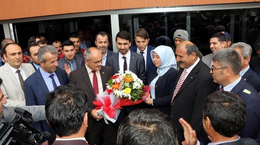 Başkan Öztürk mazbatasını aldı