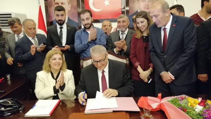 Pazarcık Belediye Başkanı Yılmazcan, mazbatasını aldı G1