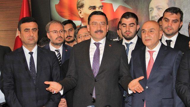 Keçiören’in yeni Belediye Başkanı Altınok görevi Mustafa Ak’tan devraldı