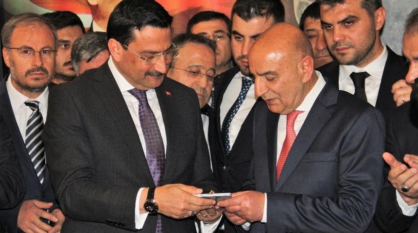 Keçiören’in yeni Belediye Başkanı Altınok görevi Mustafa Ak’tan devraldı