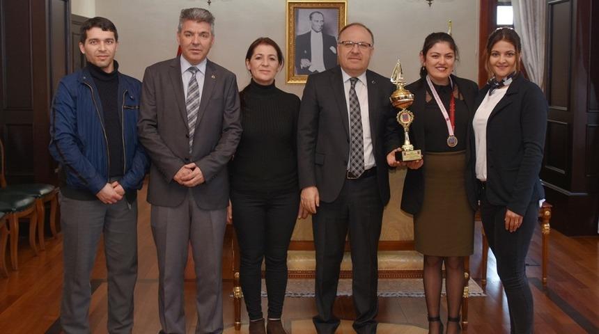 Görme Engelliler Yüzme Şampiyonasında Türkiye 2.’si Afyon’dan