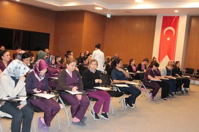 Fethi Sekin Şehir Hastanesinde HPV semineri