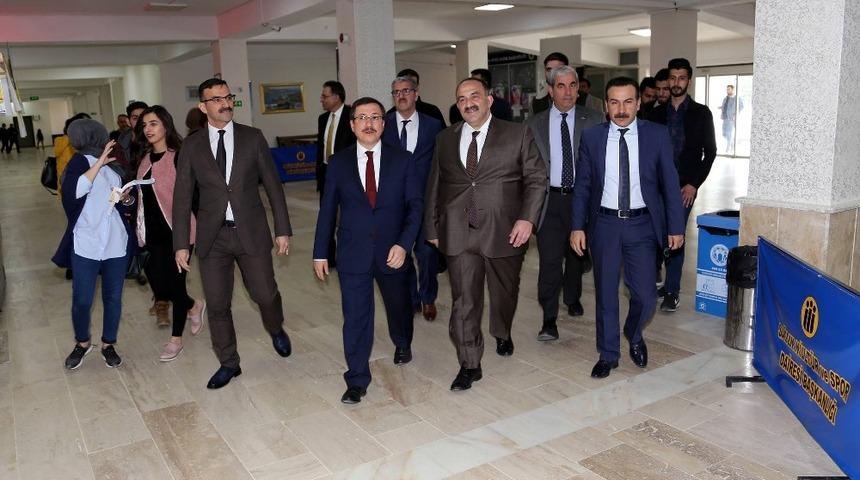 &Ouml;ğrenciler hem okuyup hem iş sahibi olabilecek