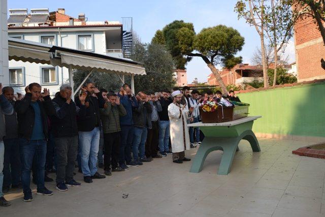 Cinayet kurbanı kadın son yolculuğuna uğurlandı