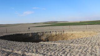 Konya'da 30 metre çapında obruk oluştu