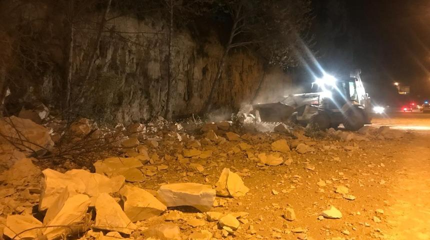 Dağdan kopan dev kaya faciaya neden oluyordu