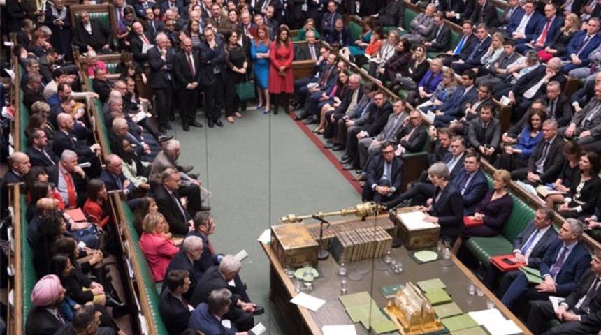Avam Kamarası'ndan 'anlaşmasız Brexit'i önleyecek tasarıya onay