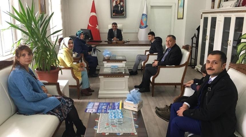 &Ouml;zel &ccedil;ocuklardan Kaymakam &Ouml;zkan&rsquo;a ziyaret