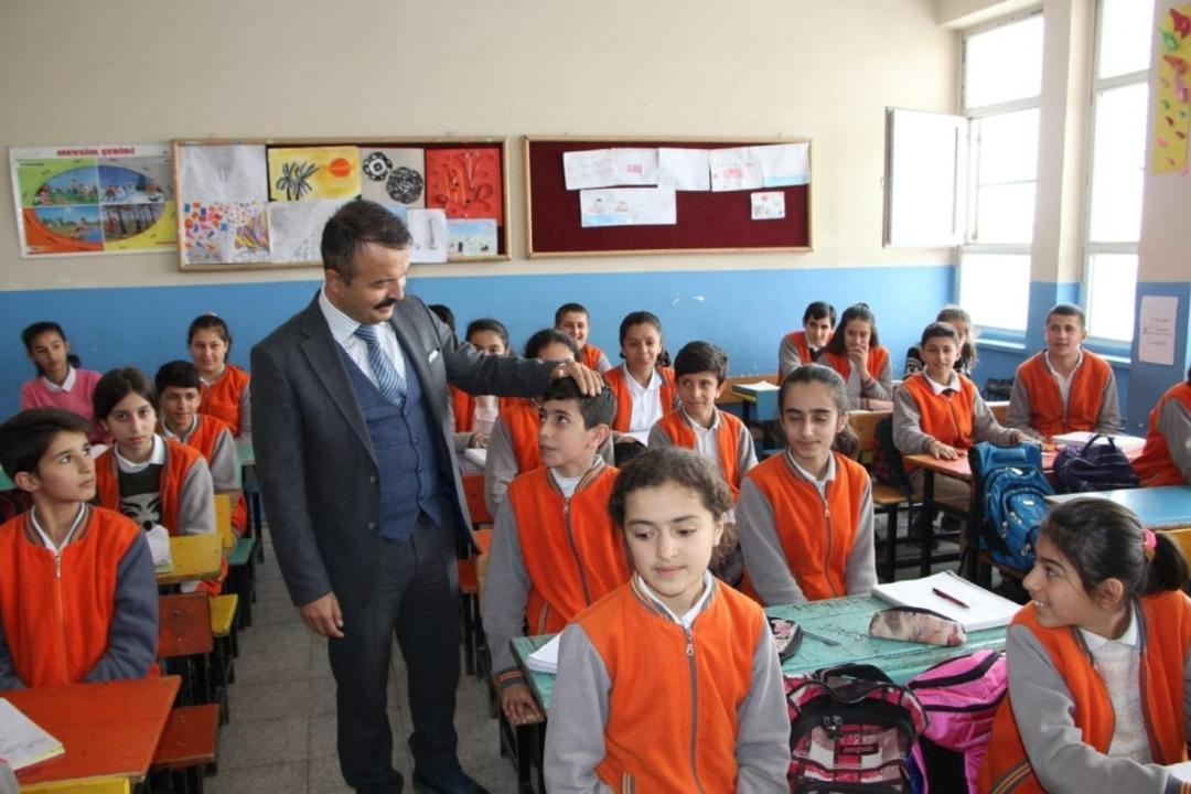 Kaymakam Kend&uuml;zler&rsquo;den okul ziyareti