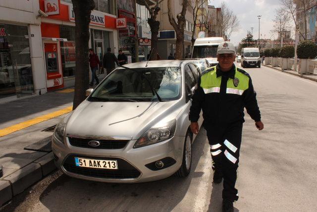 18 yıldır aynı bölgede görev yapan trafik polisine emeklilik pastası