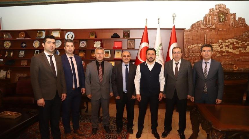 Gen&ccedil;lik ve Spor İl M&uuml;d&uuml;r&uuml; &Uuml;nl&uuml;er, Başkan Arı&rsquo;yı ziyaret etti