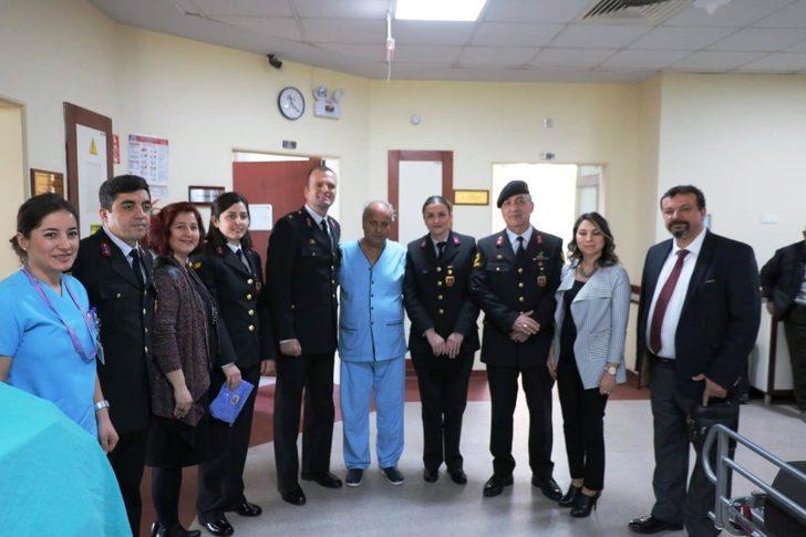 Aydın jandarması kanser hastalarının gönlünü aldı G1