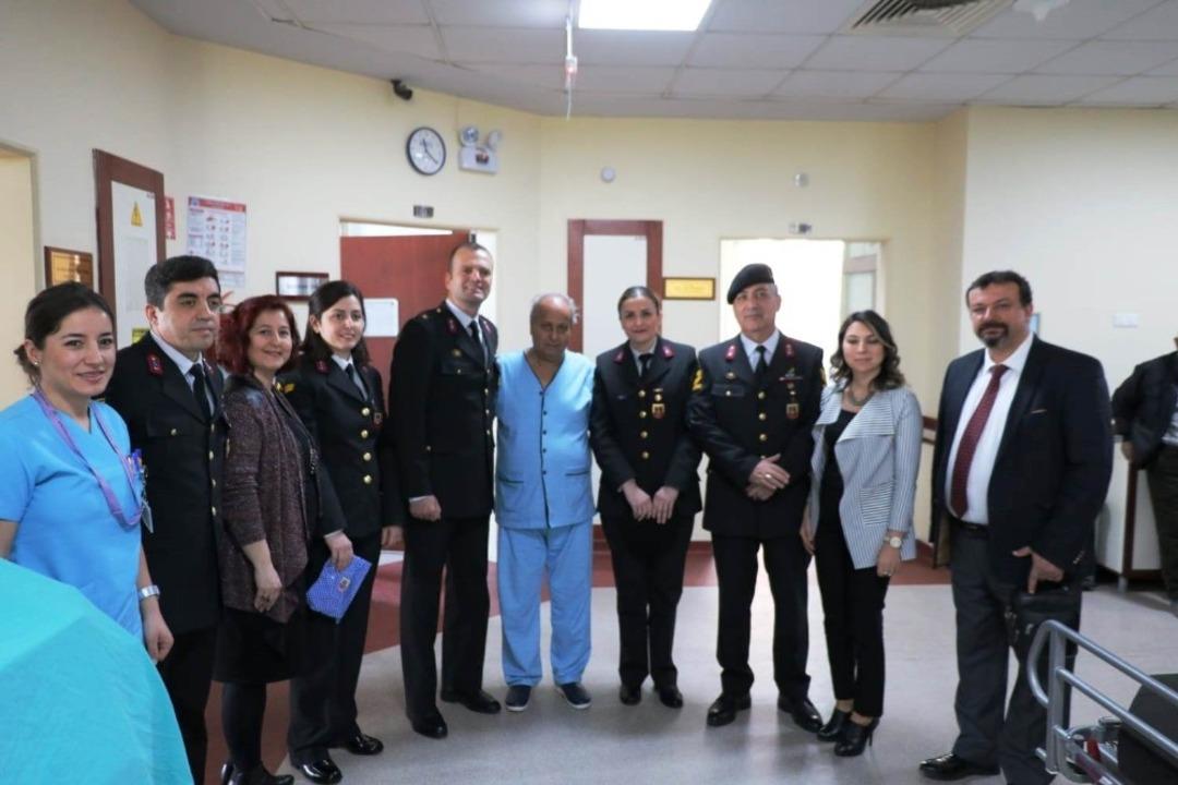 Aydın jandarması kanser hastalarının g&ouml;nl&uuml;n&uuml; aldı