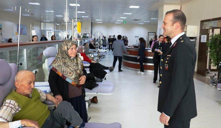 Aydın jandarması kanser hastalarının gönlünü aldı G4