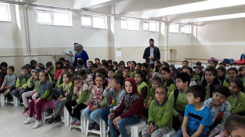 Bu okulda en &ccedil;ok kitap okuyan &ouml;ğrenciler her ay &ouml;d&uuml;llendiriliyor