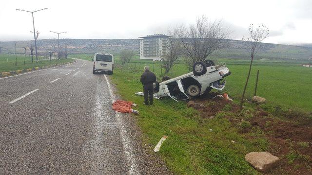 Takla atan araçtan burunları kanamadan çıktılar